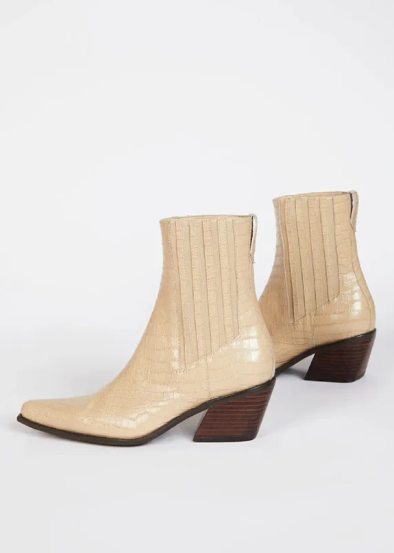 Intentionally______ Hillary Croc Western Boot